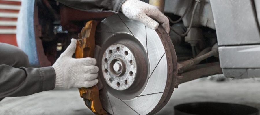 side-view-worker-repairing-car side-view-worker-repairing-car
